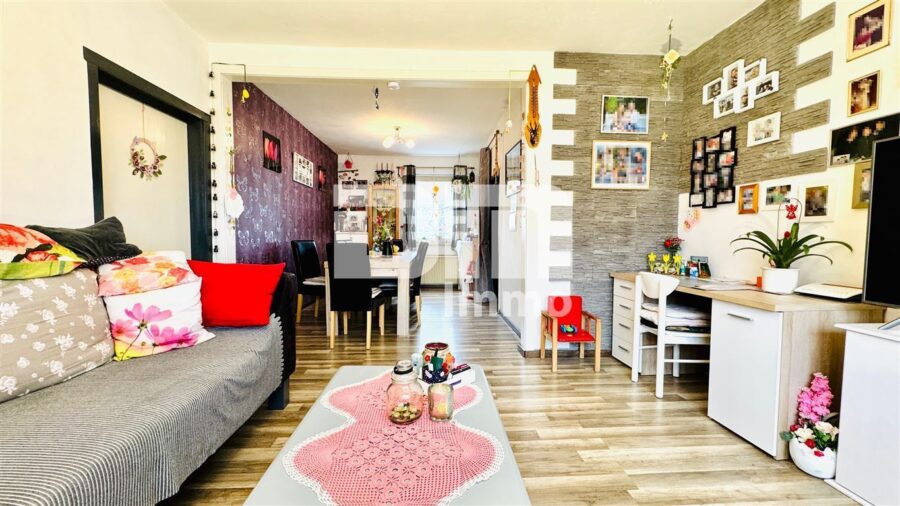 Modernisiertes Zweifamilienhaus BJ mit Gewerbeanteil, Anbau und enormen Platzangebot - EG WE1 Wohn / Esszimmer / Zugang Nebengebäude